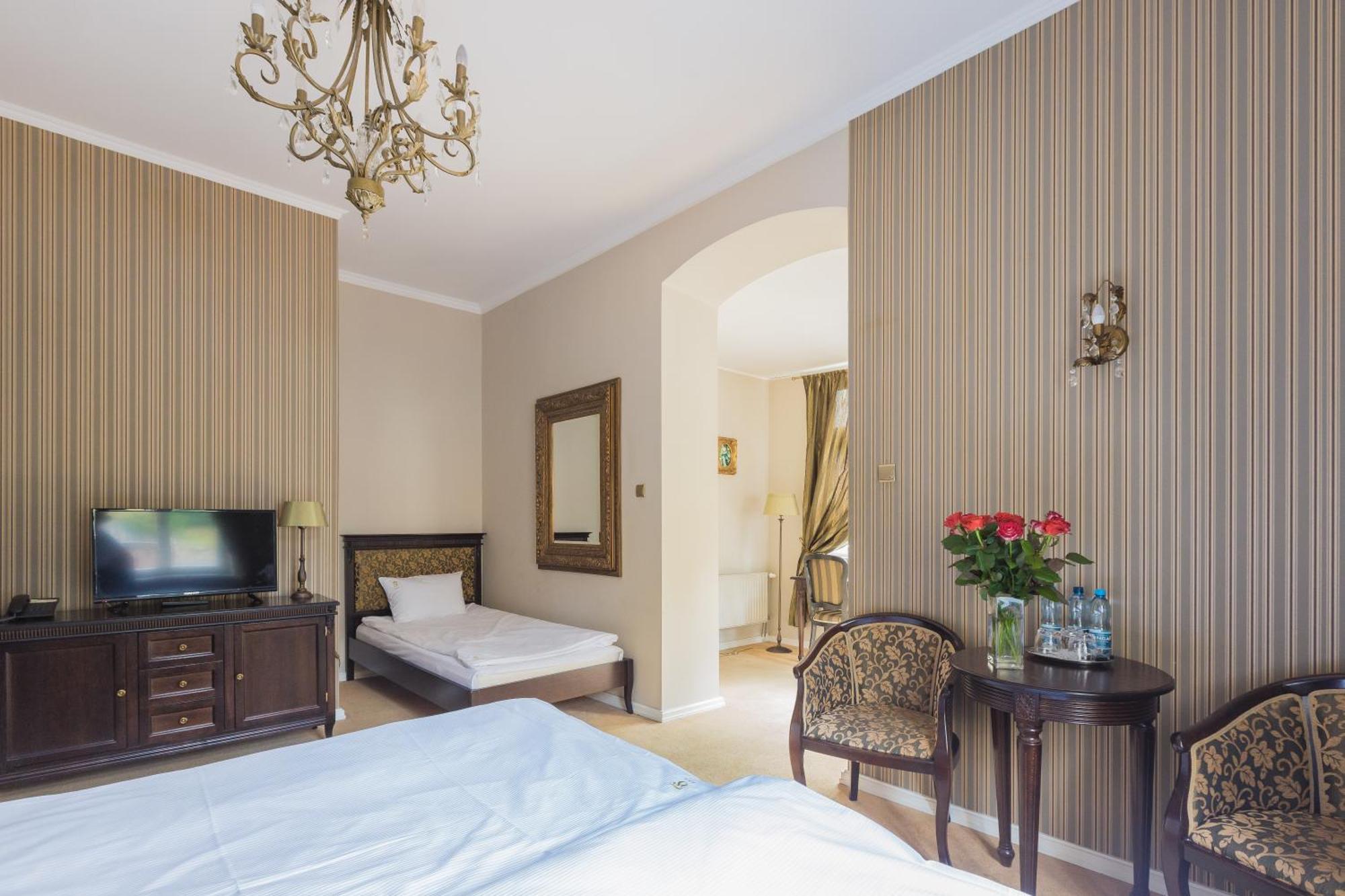 Hotel Fryderyk ดุสนิกิ สดรอย ห้อง รูปภาพ